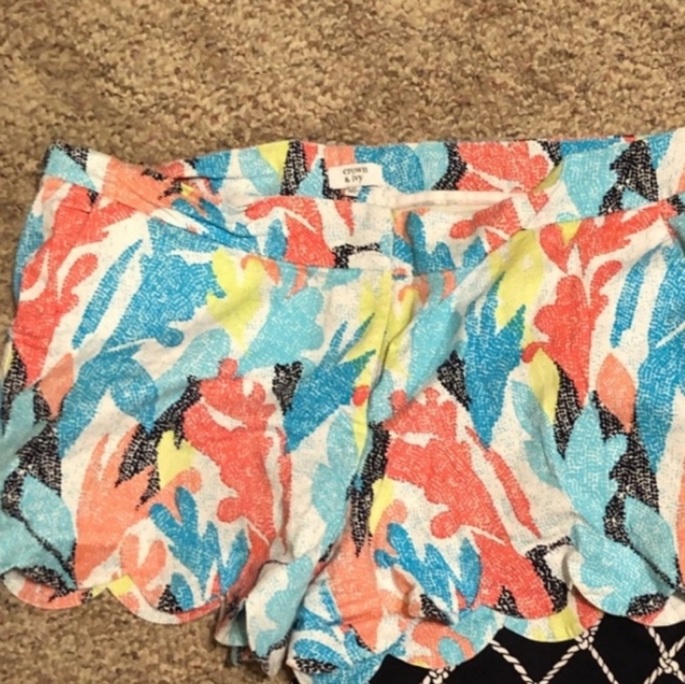 Scalloped trim shorts